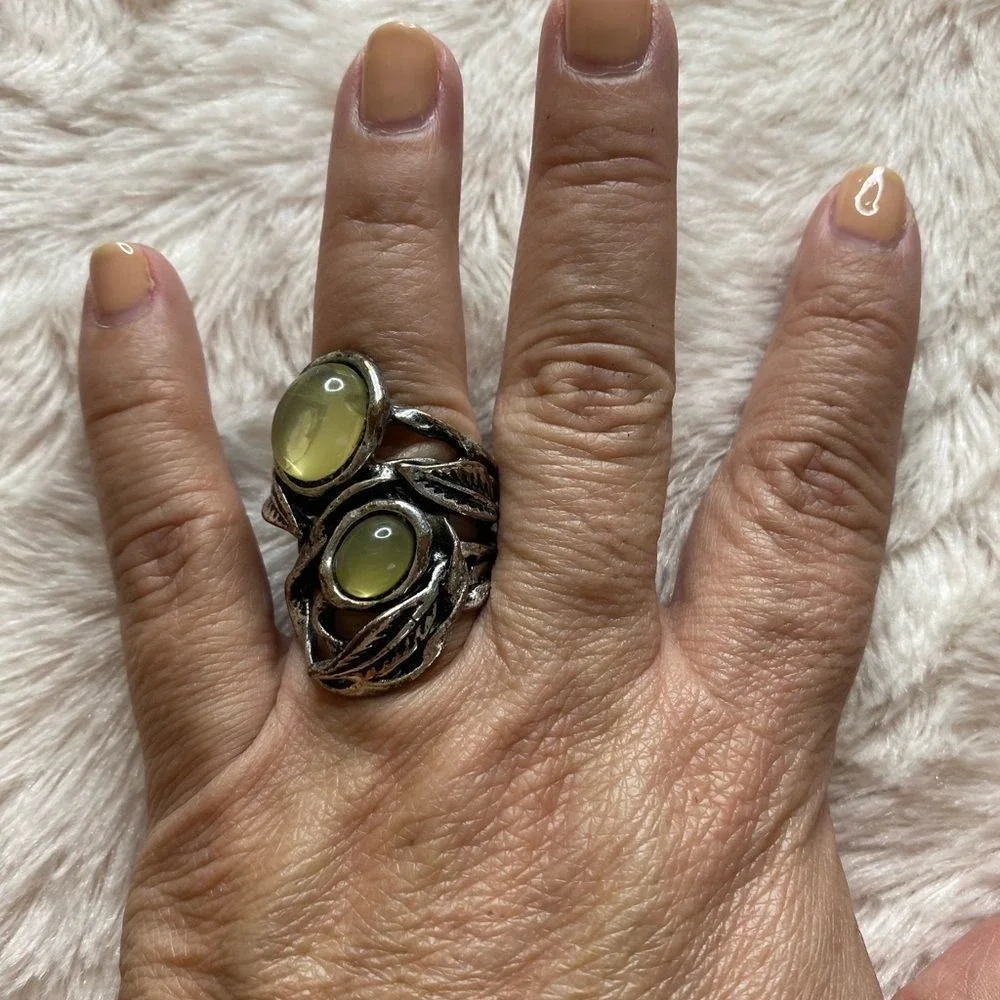 Silver Tone Leaf Style Green Stones Ring